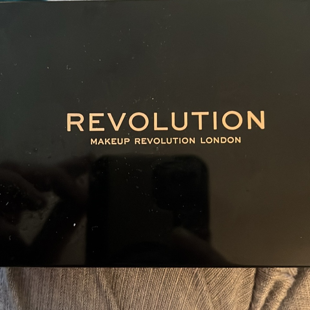 Unused make up ! Eyes shadow great for all skins times ✨